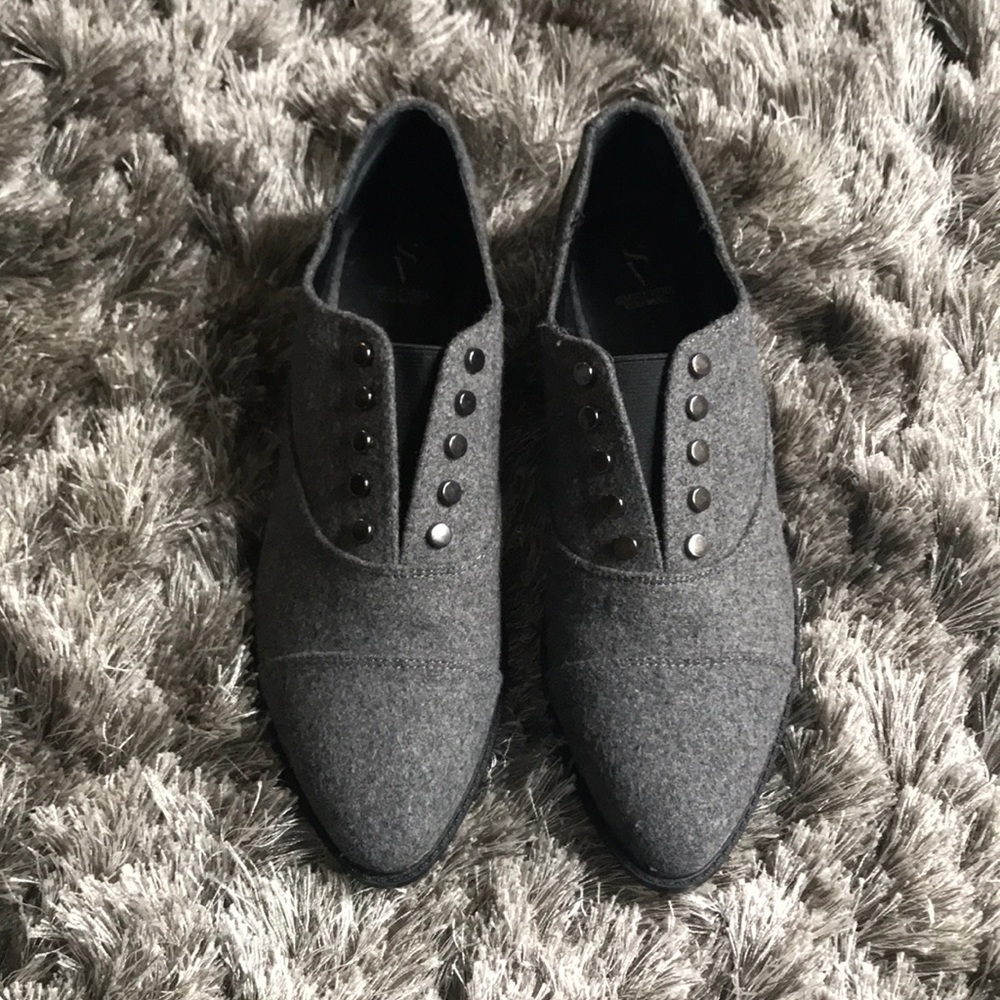 Simply Vera- Vera Wang Swallow Grey Loafers